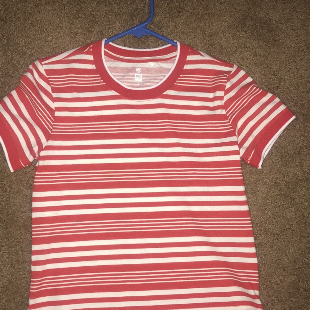 Red striped shirt sleeved shirt